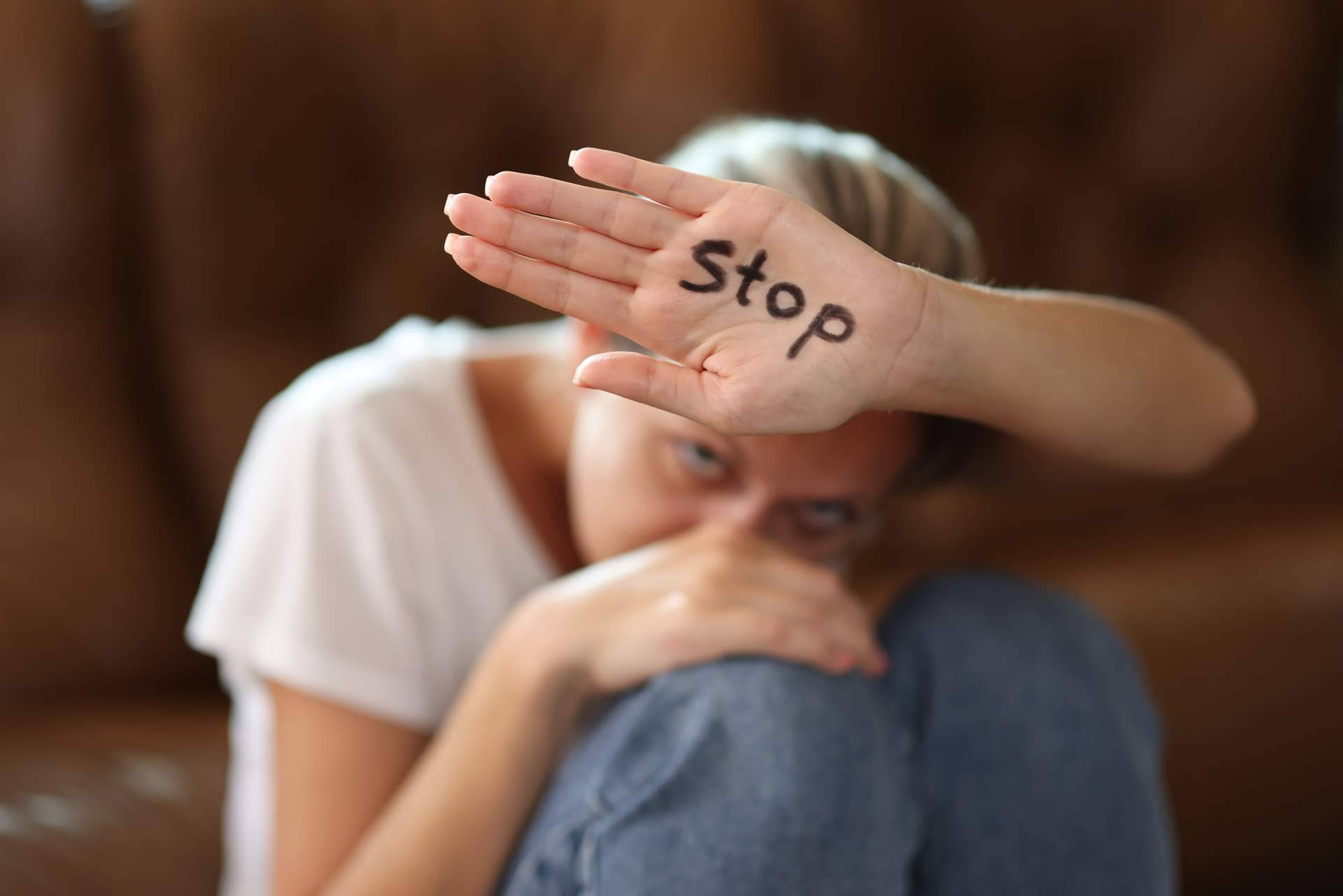 Delito de violencia de género, por Català Reinón