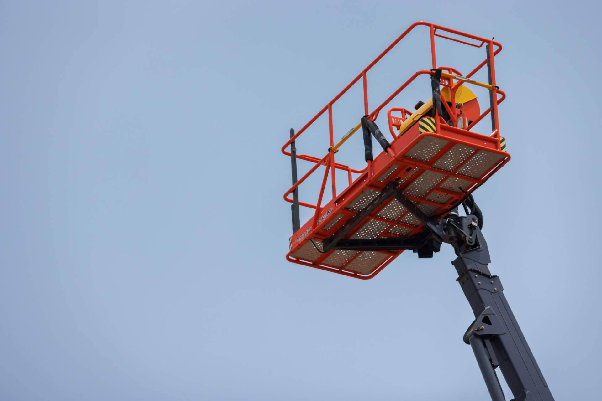 ¿Por qué alquilar una plataforma elevadora con Equipzilla?, una alternativa por la que cada vez apuestan más profesionales