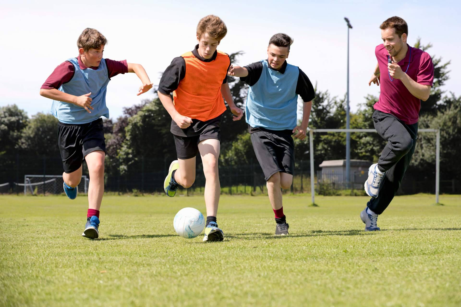 ¿Cómo encontrar con quien jugar al futbol?, con la ayuda de ESME Football