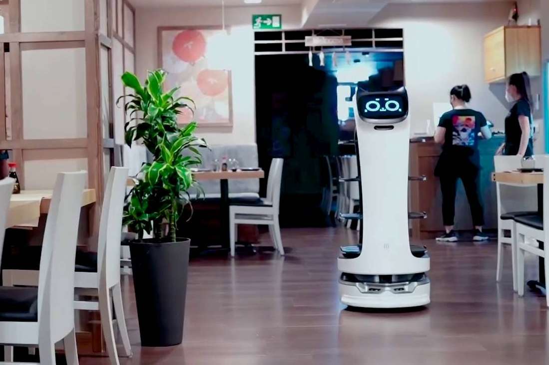 Todo sobre el robot ayudante BellaBot de Telsystem