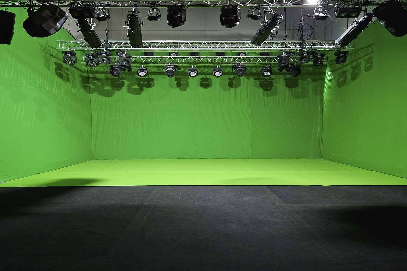 Servicios de alquiler de plató y espacios para rodajes, videoclips, publicidad, cine, tv, en las instalaciones de DCPRO S.L.