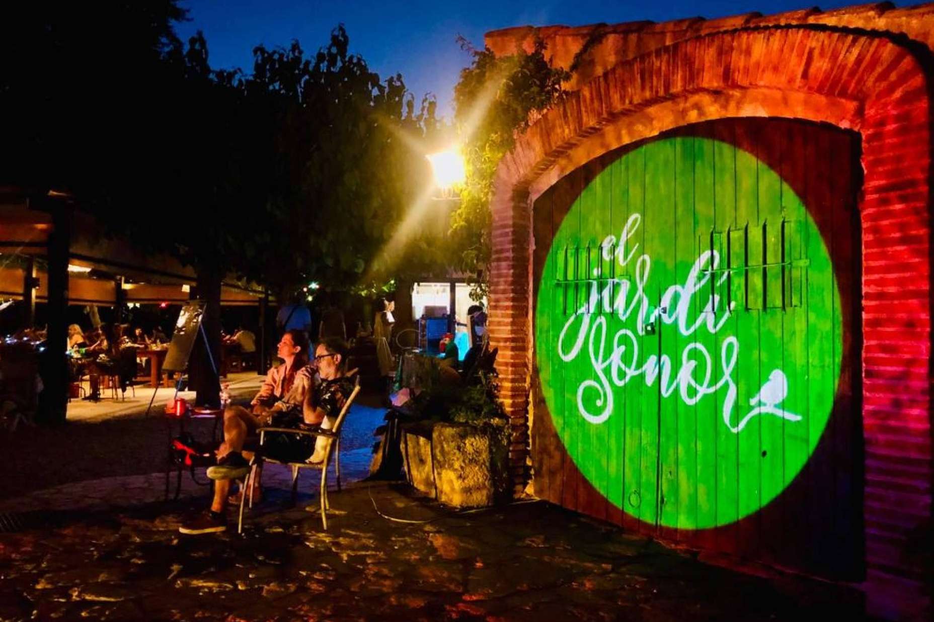 Lasonora se especializa en el alquiler de sonido e iluminación