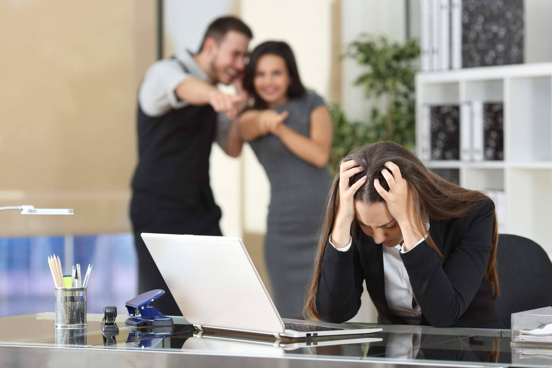 Acoso laboral entre compañeros, ¿cómo denunciarlo?