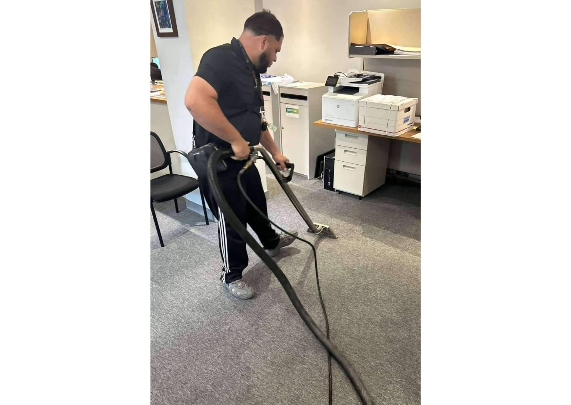 ¿Por qué es importante limpiar y aspirar las alfombras? La ayuda de Trinidad Contractor Services en este ámbito