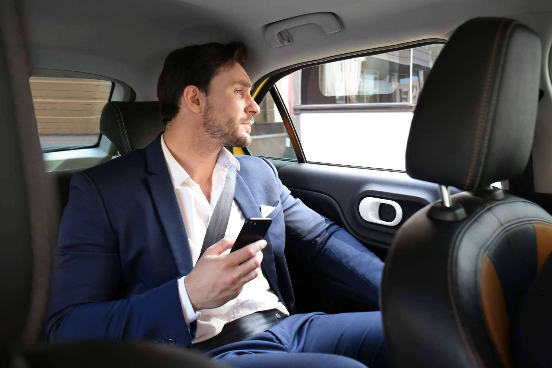 Un servicio de transporte privado de lujo en Ibiza es Alpha VIP Transfer