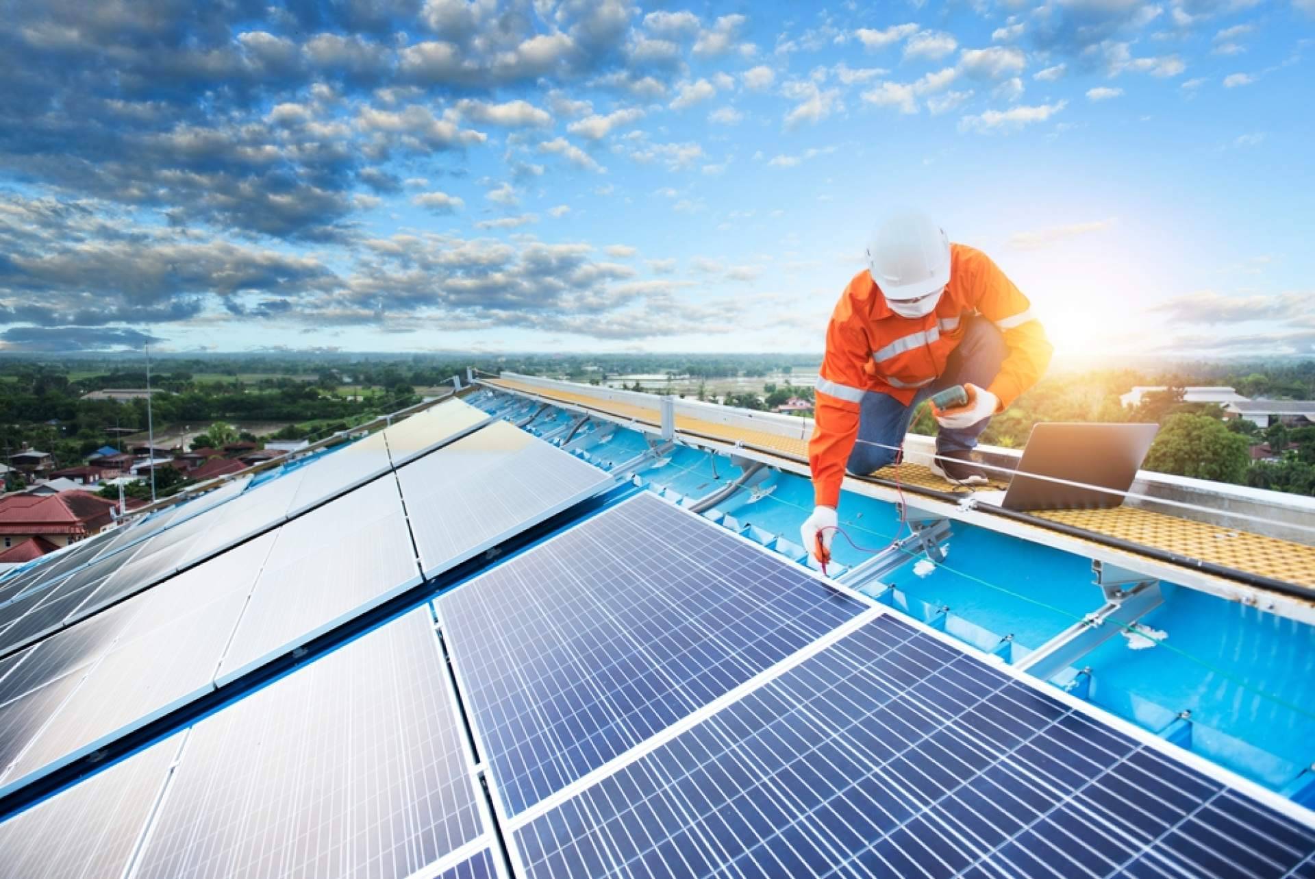 Acierta Eficiencia se encarga de la instalación y mantenimiento de placas solares