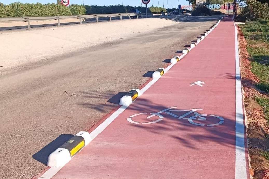 Los separadores de carril bici fotoluminiscentes de Abadecom son una alternativa segura, eficiente y duradera