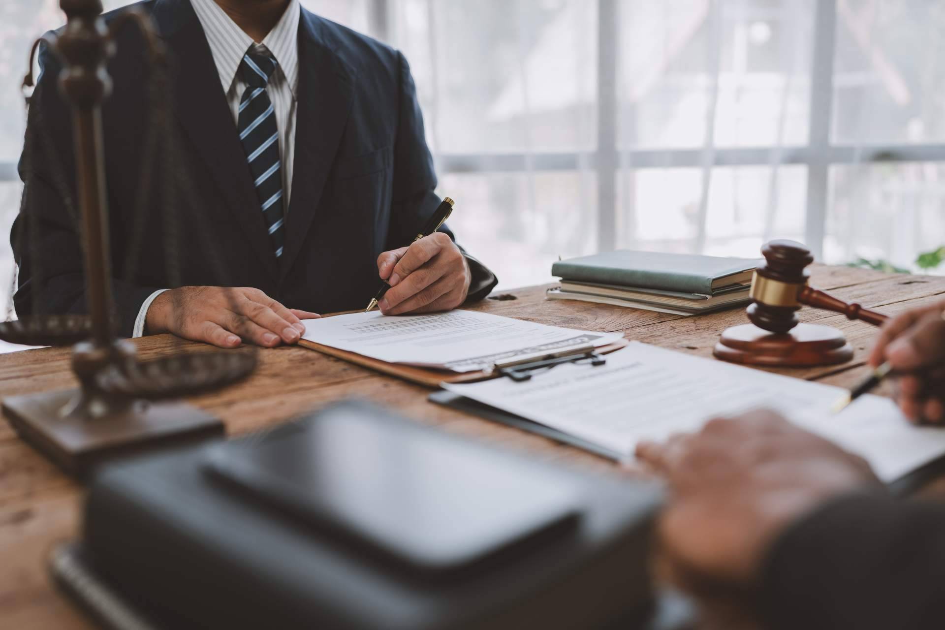 Resolución de conflictos con los especialistas de Giménez-Salinas Abogados
