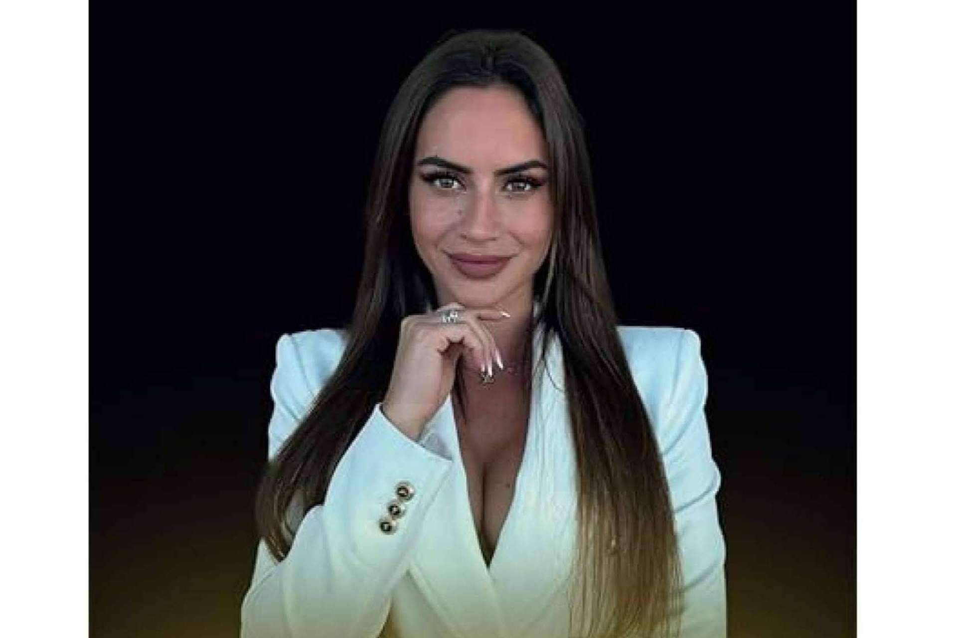 Carlota Sabina junto a Piquer Editorial ha publicado el best seller 'De camarera a millonaria'