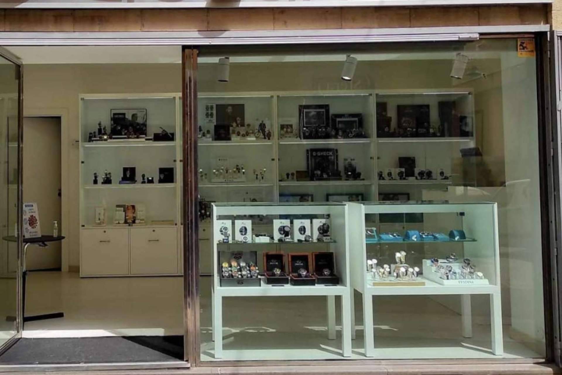 ¿Dónde encontrar una relojería y joyería especializada con gran variedad de marcas y modelos? Elegance