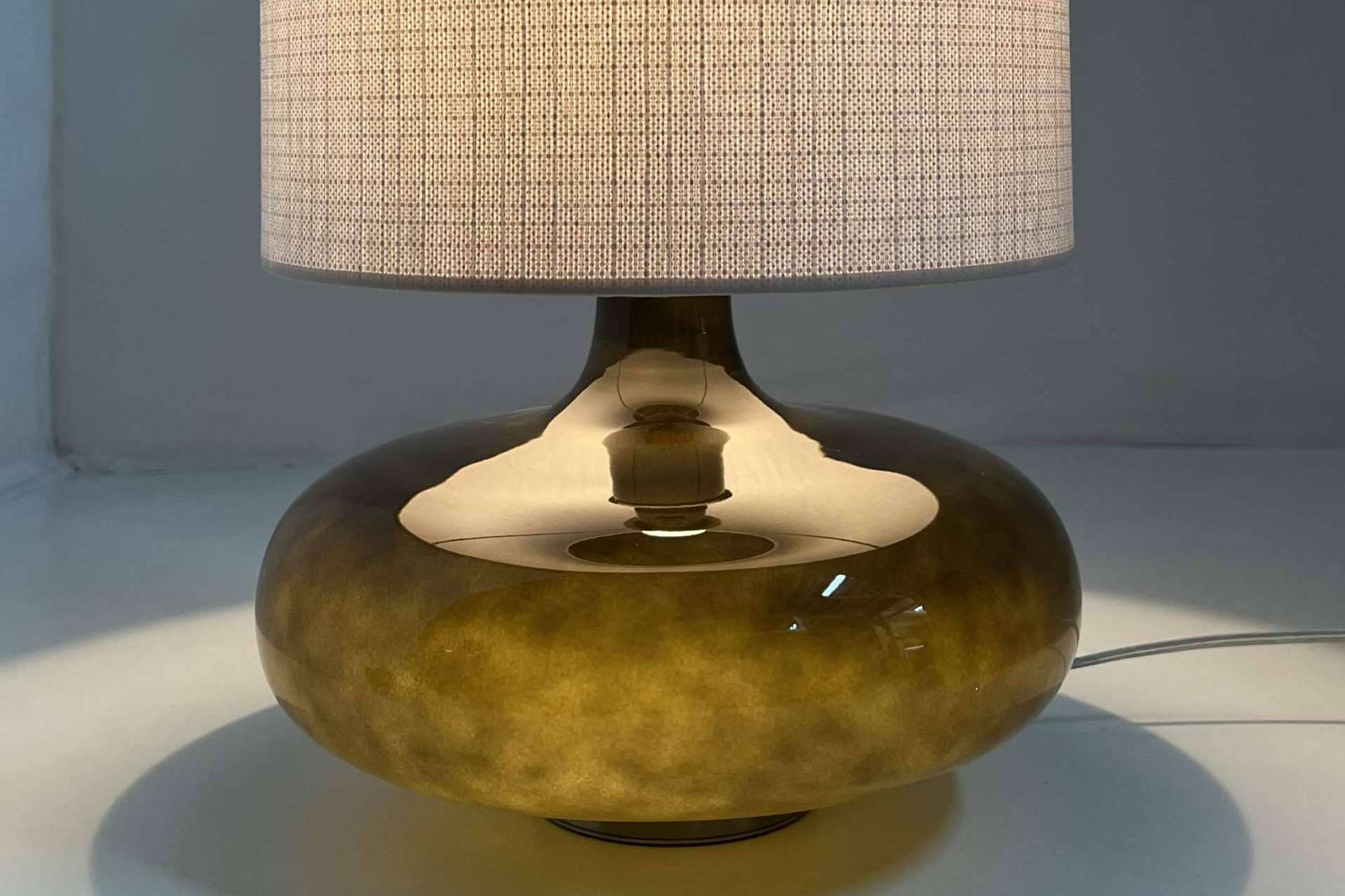 Lámparas con bases de cristal iluminadas, fabricadas en Home Switch Home