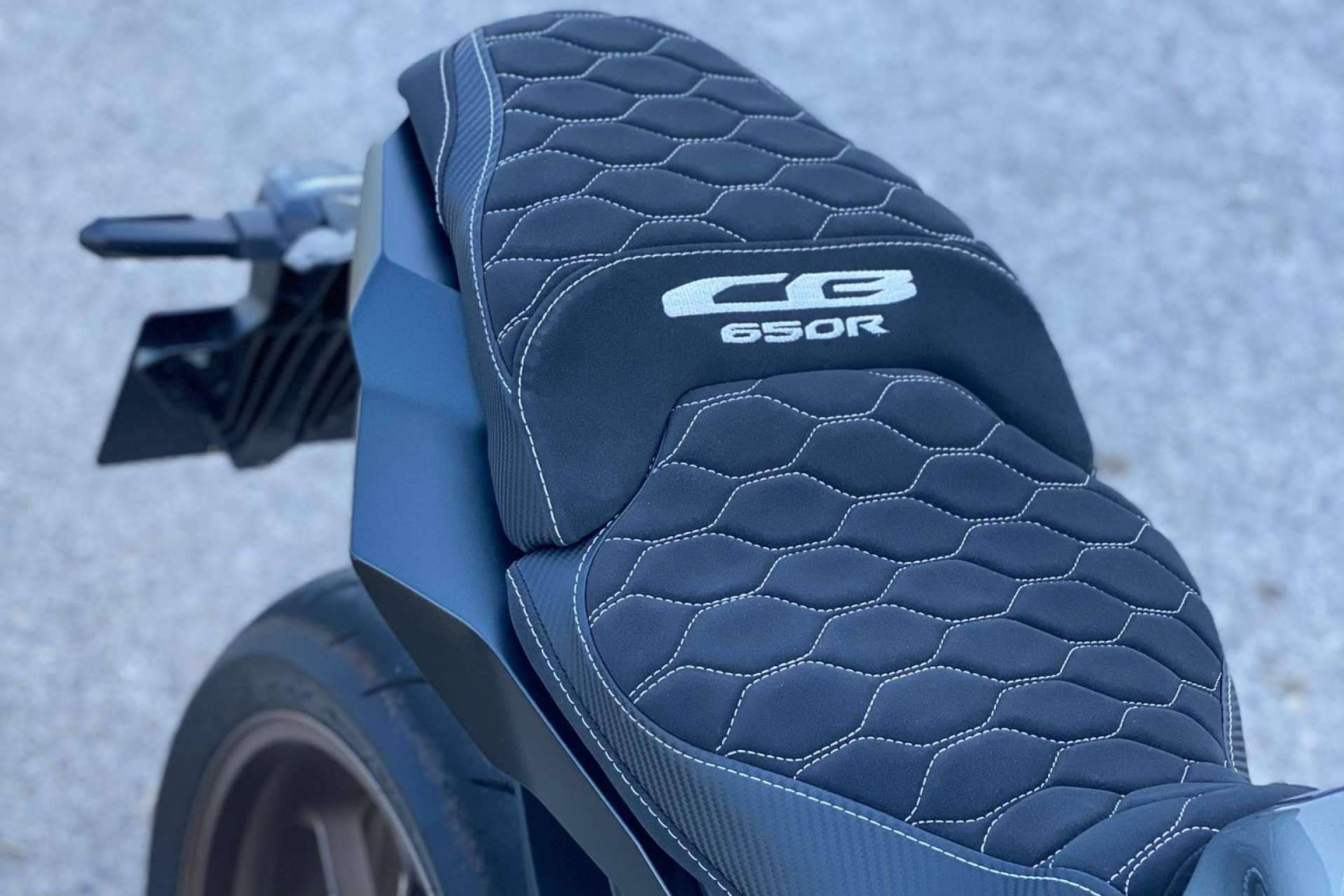 Personalizar la funda de asiento de una moto con JM-FUNDAS