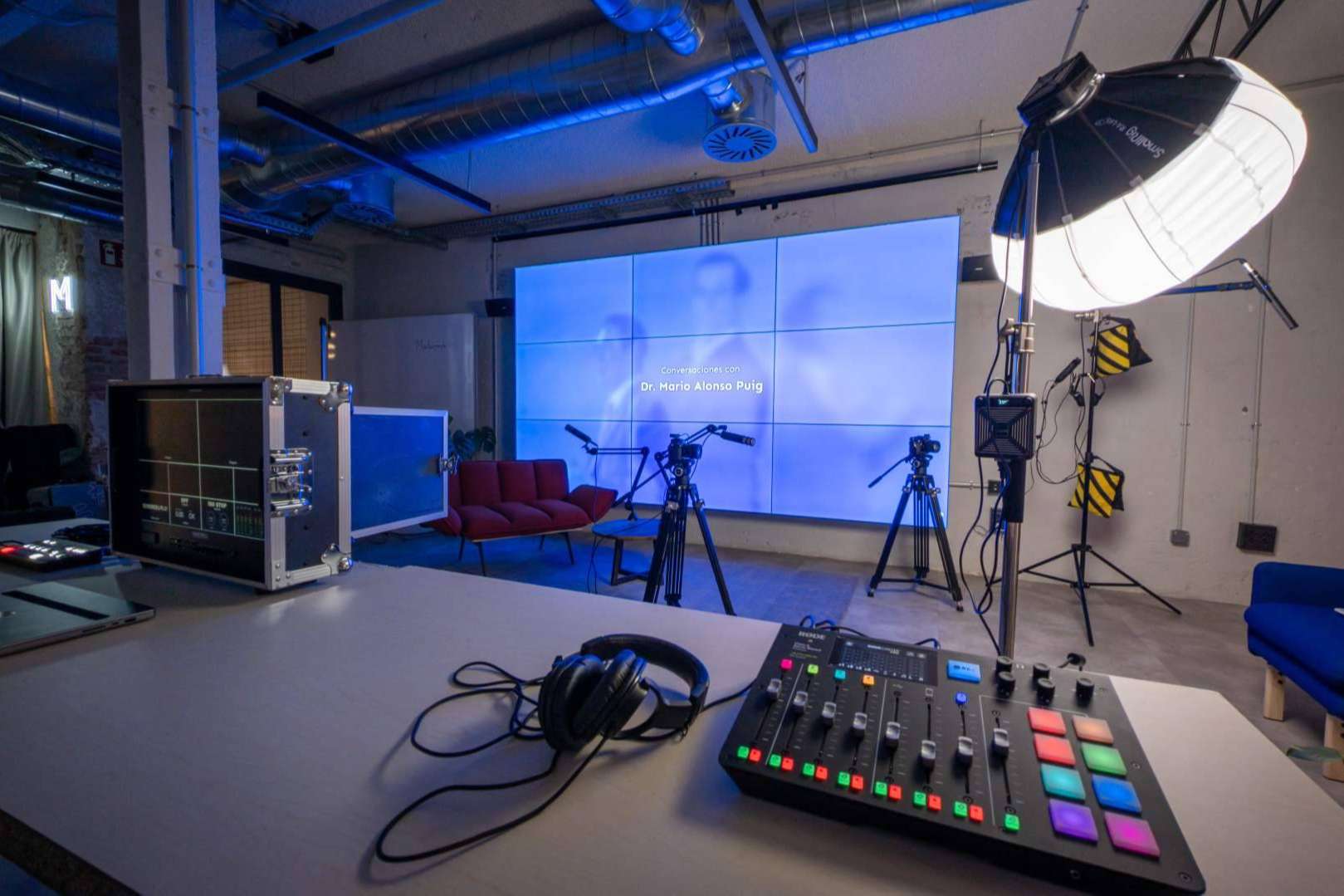 Soluciones integrales para eventos corporativos, rodajes y videopodcast en el centro de Madrid, por Mastermind