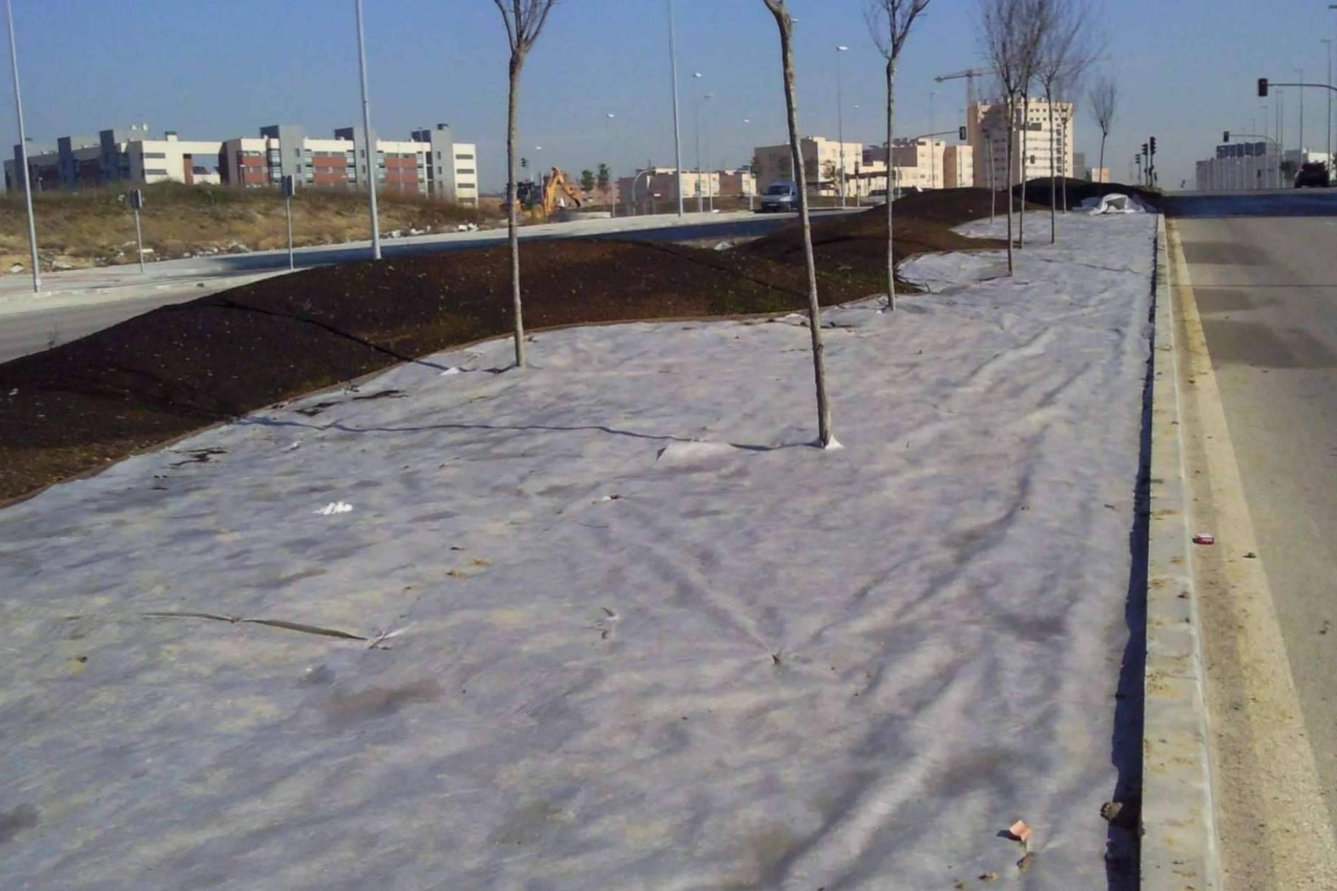 Malla geotextil de Floratex Systems, la solución final para parar el crecimiento de malas hierbas
