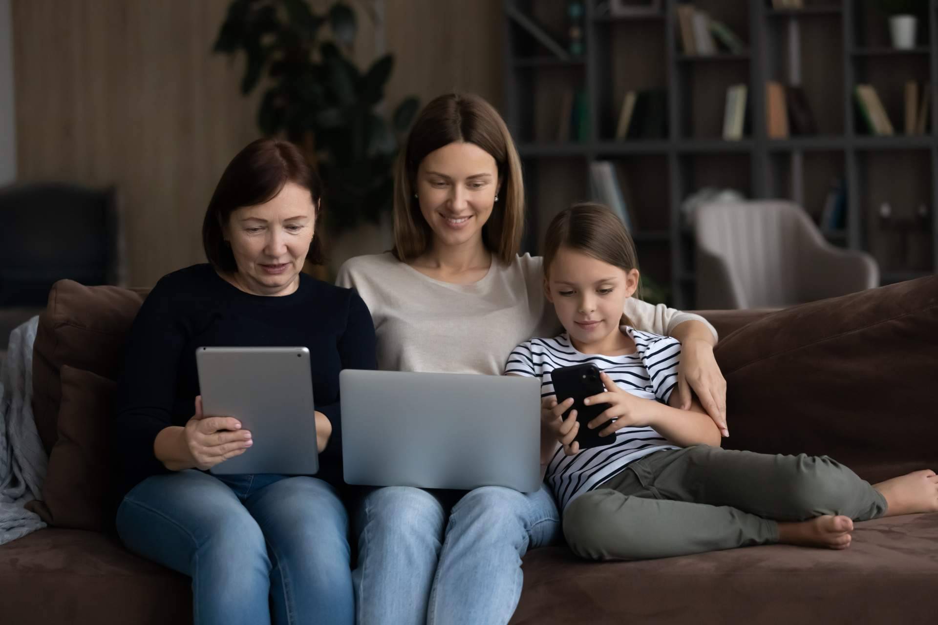 Fibra, tres líneas móviles y televisión por solo 40 euros al mes con OROC Comparte 50