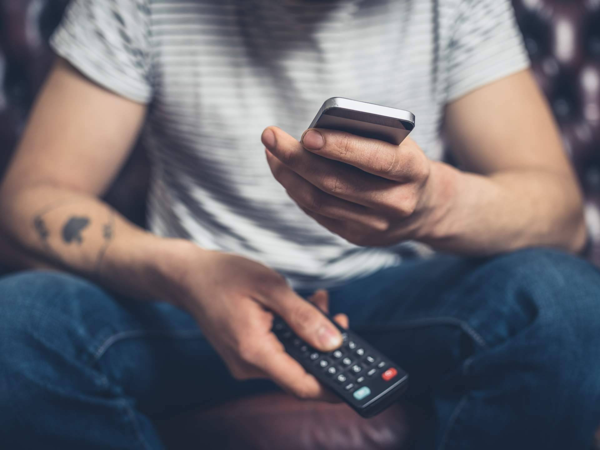 Televisión y móvil desde 11 euros al mes con OROC Fibra y Móvil