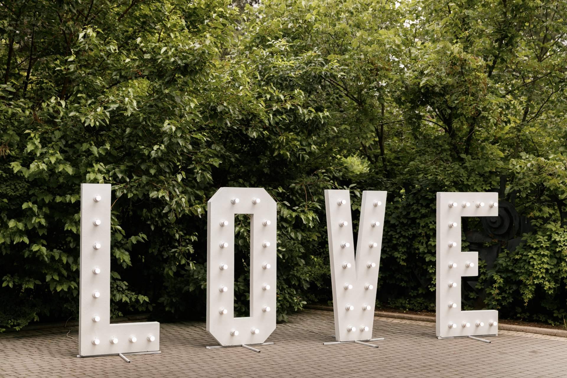 BCN LETTERS pone a disposición sus letras luminosas para bodas