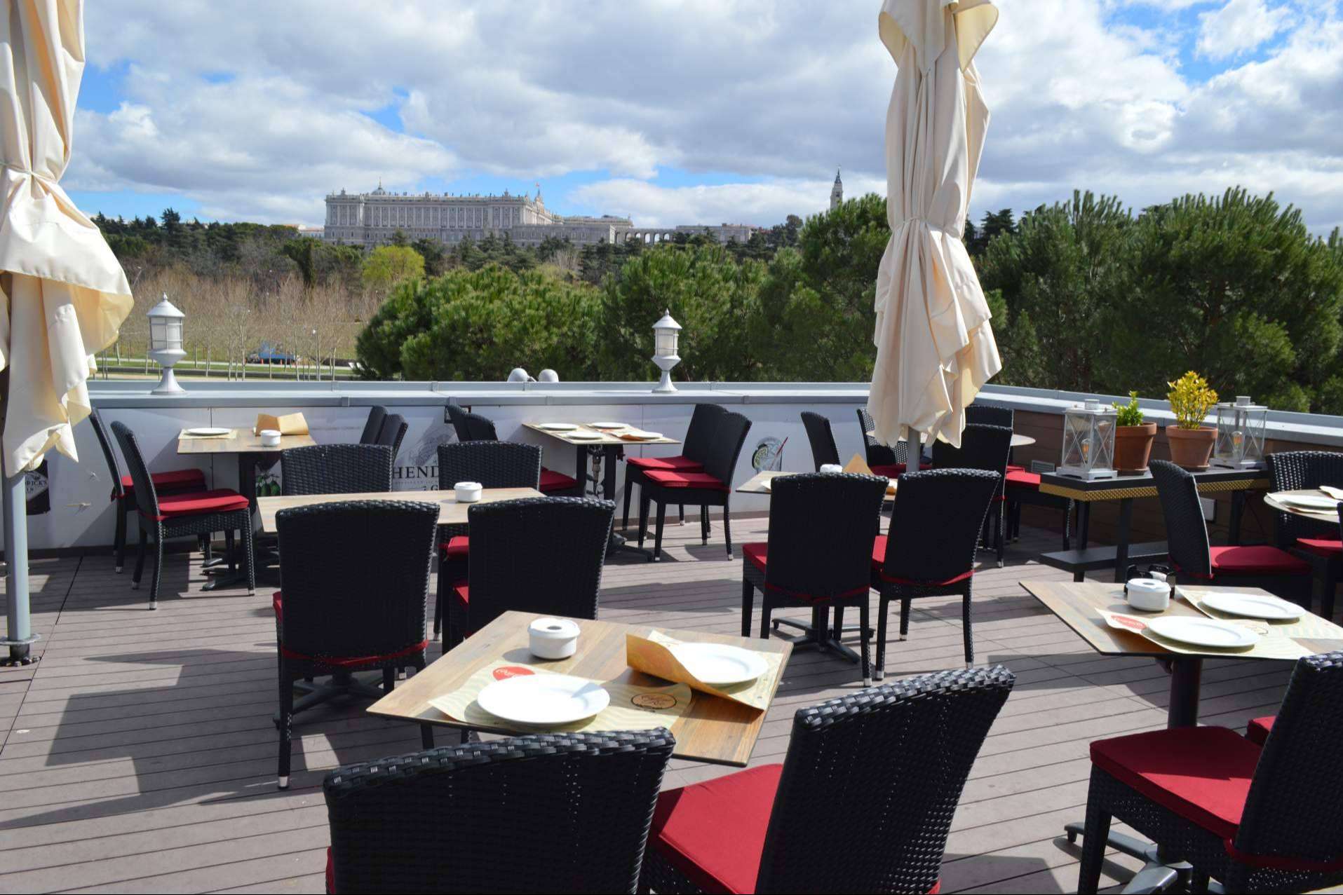Mobiliario de hostelería para inaugurar la temporada de terraza