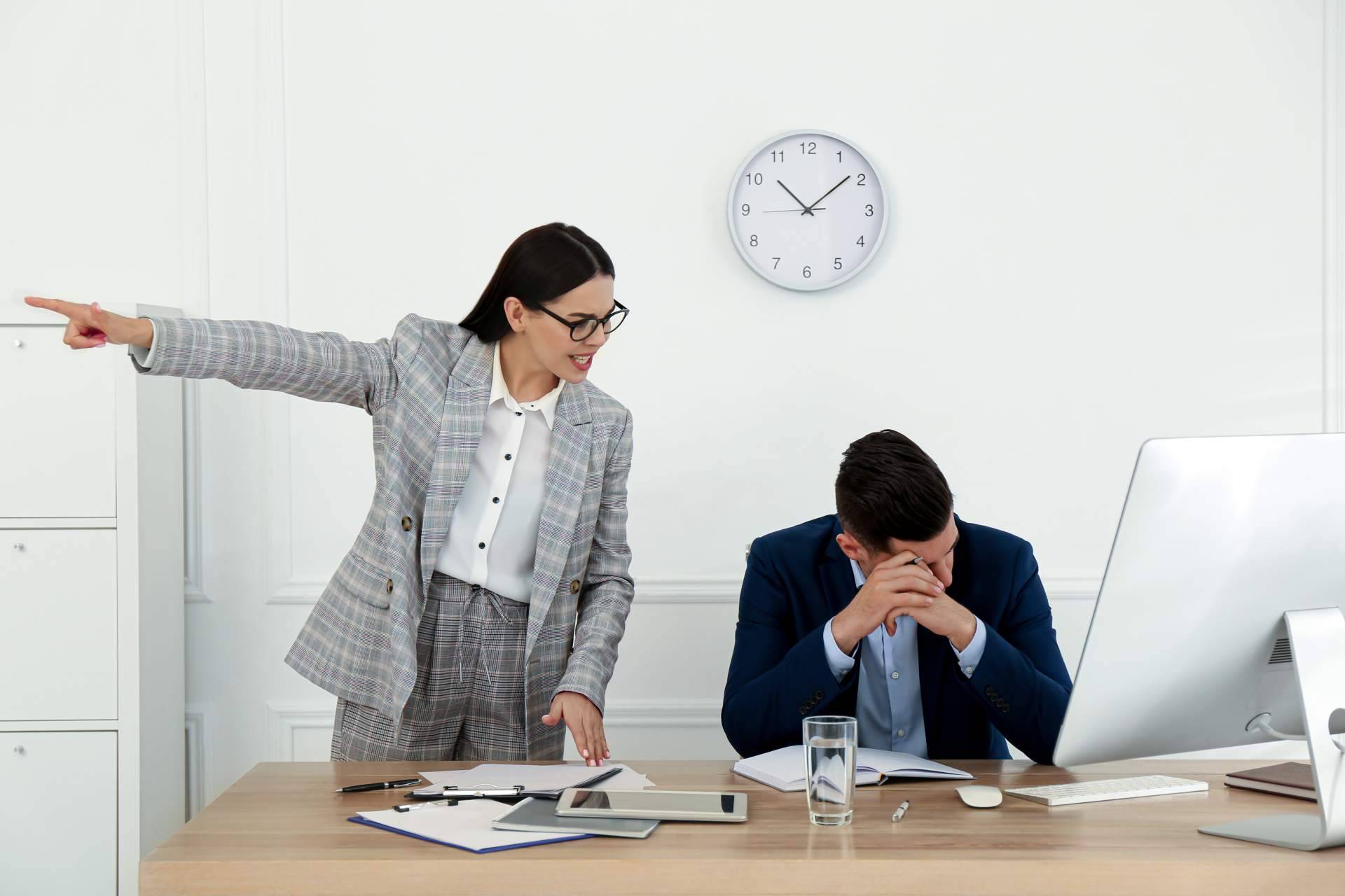 Hacer frente al acoso laboral con la ayuda del equipo profesional de Català Reinón Abogados