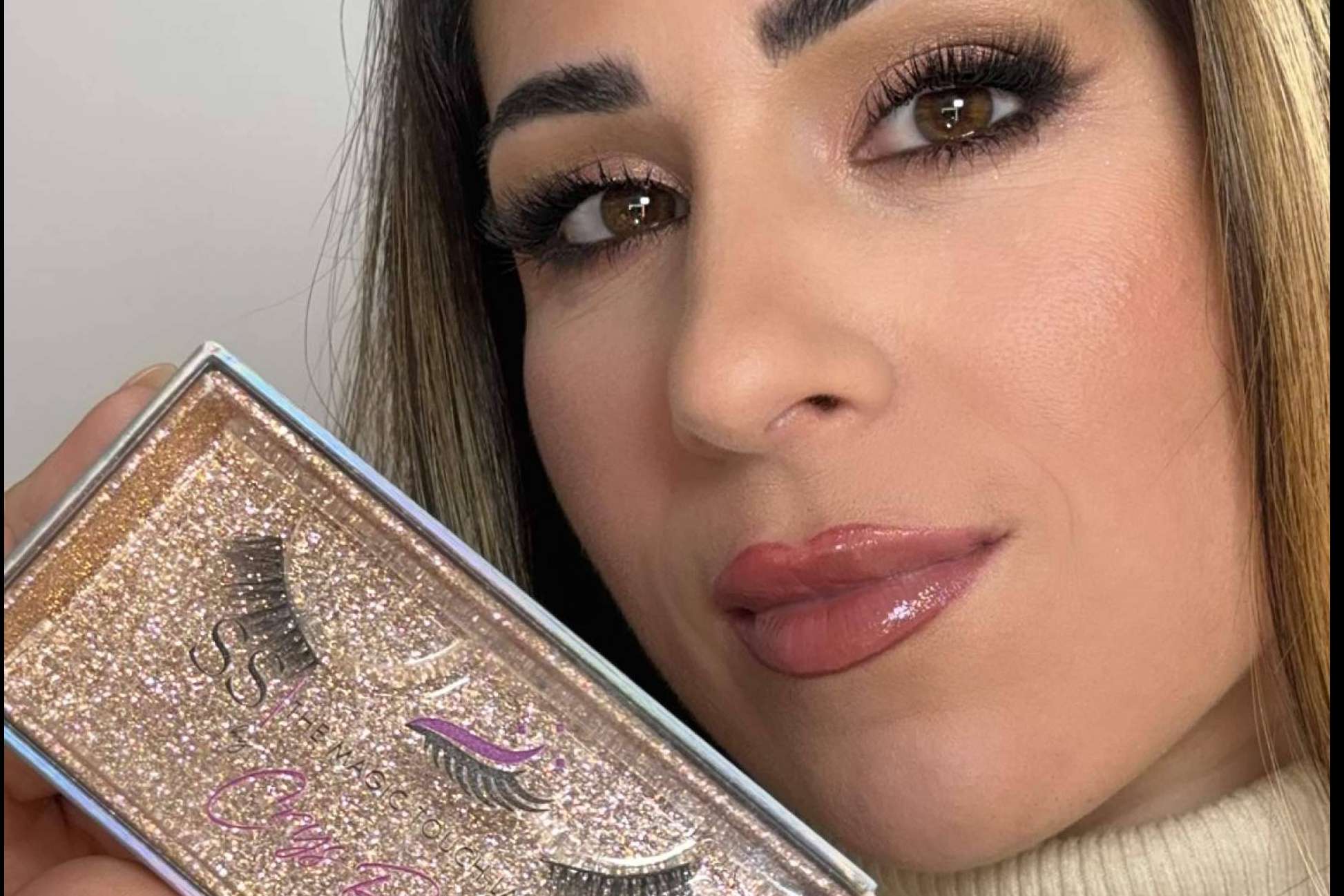 Las pestañas de acento de Double S Beauty que consiguen resaltar la belleza natural