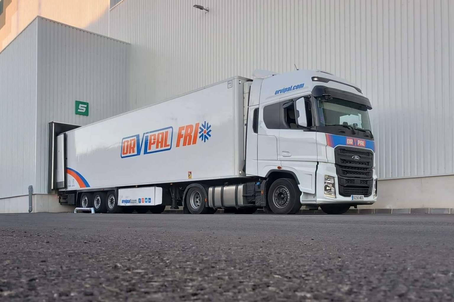 Servicio de transporte de mercancías por carretera, con Orvipal