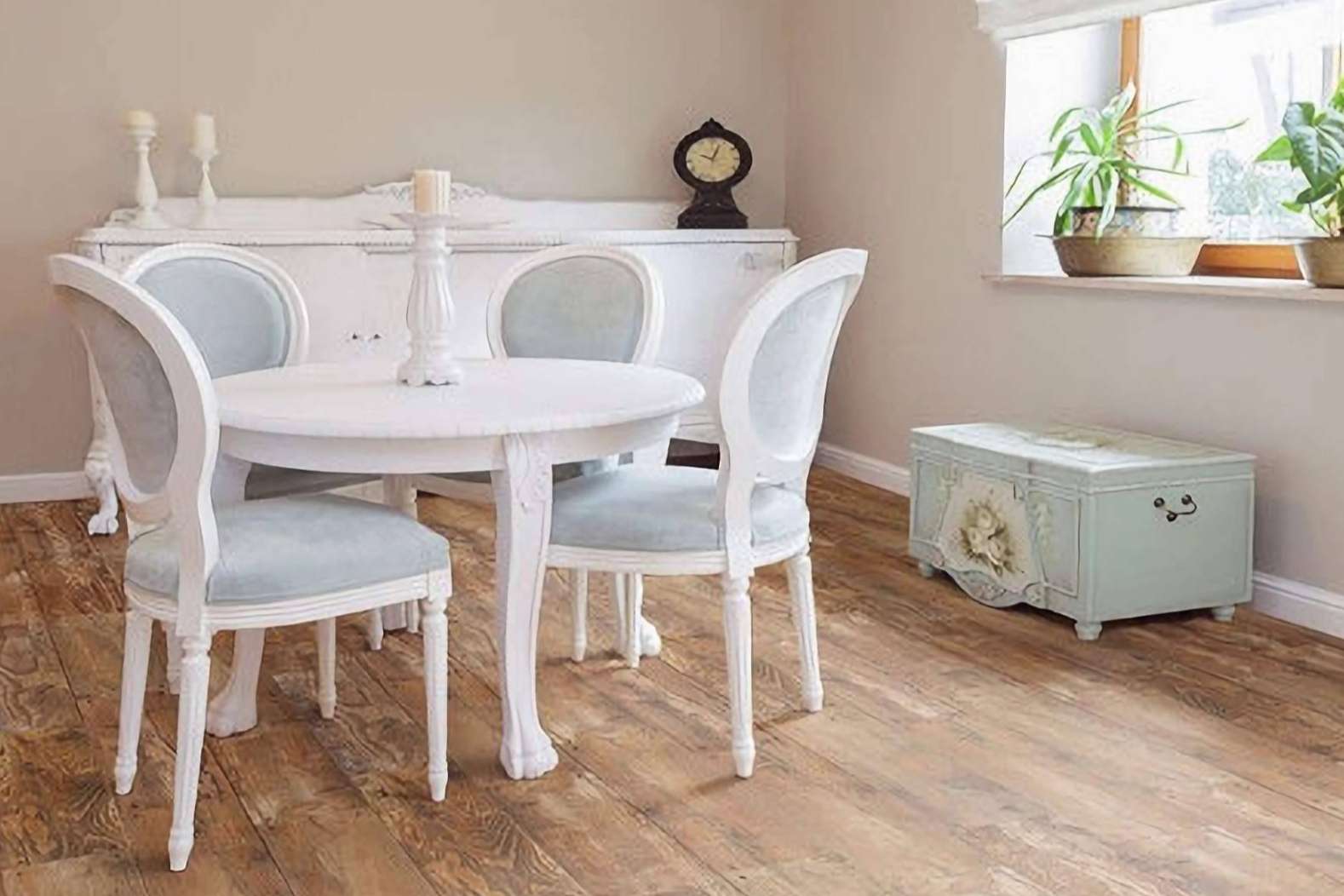 ¿Cuáles son las ventajas y cuidados de los suelos porcelánicos imitación madera que vende Mundo Cerámicas?