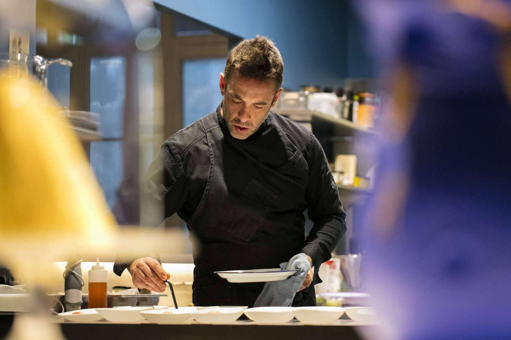 Espacio UMA ofrece un menú sorpresa convertido en toda una experiencia gastronómica inesperada en Barcelona