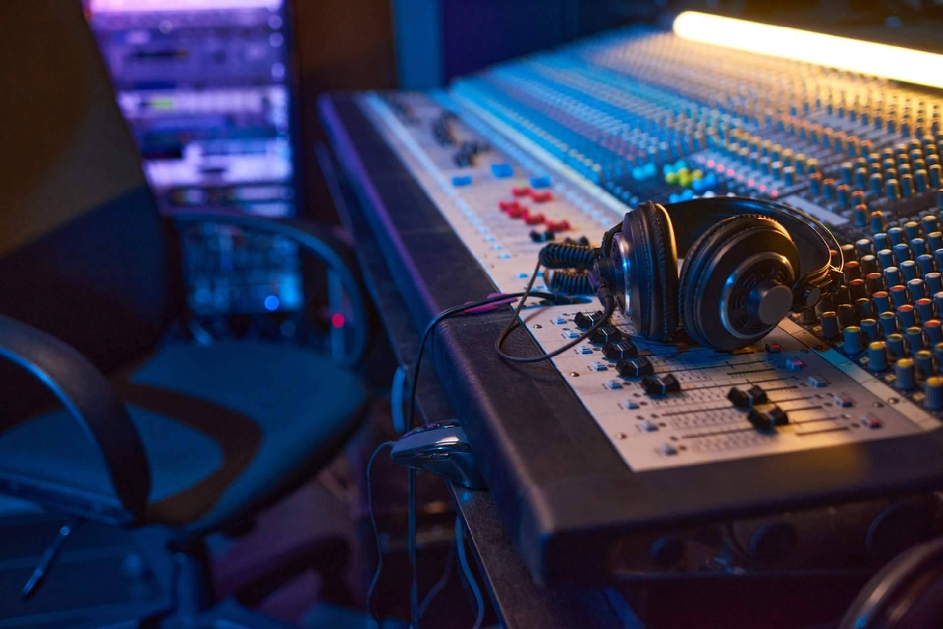 CMMG es una distribuidora musical sin obligaciones ni trampas, para artistas con potencial