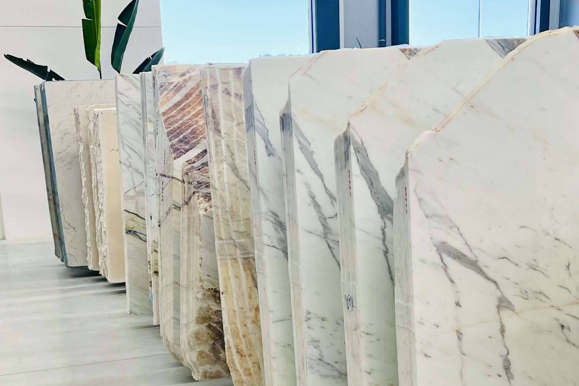 Encontrar algunos de los mármoles blancos más espectaculares del mercado en Mediterranea Stone