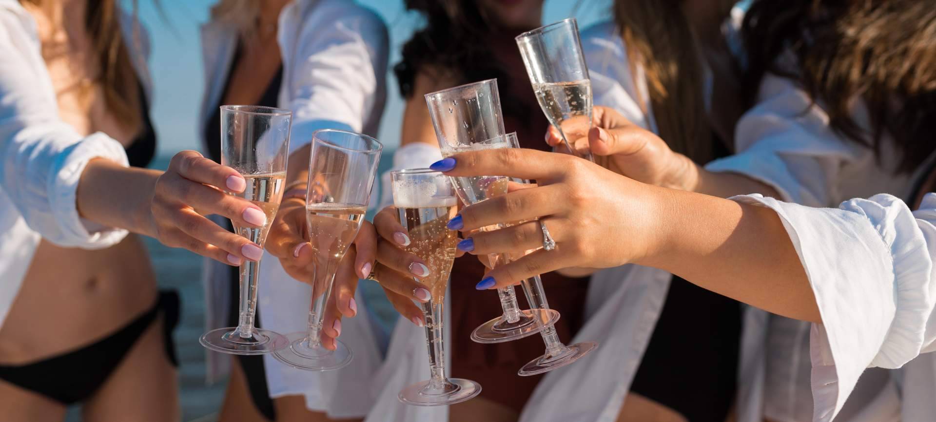 ¿Dónde encontrar propuestas de cenas divertidas para despedidas de soltera? Despedidas Karamba