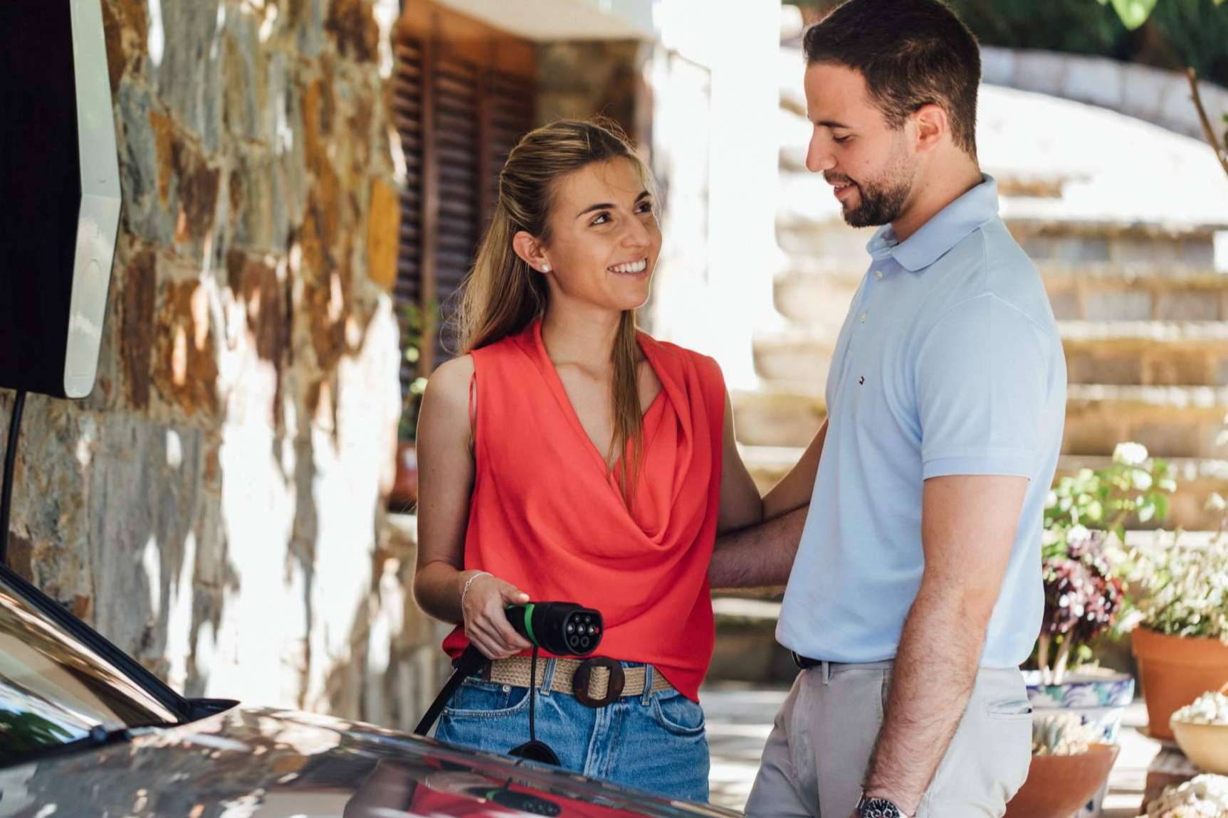 Ecotech ofrece el cargador para vehículo eléctrico diseñado y fabricado íntegramente en España, ICON SOLO