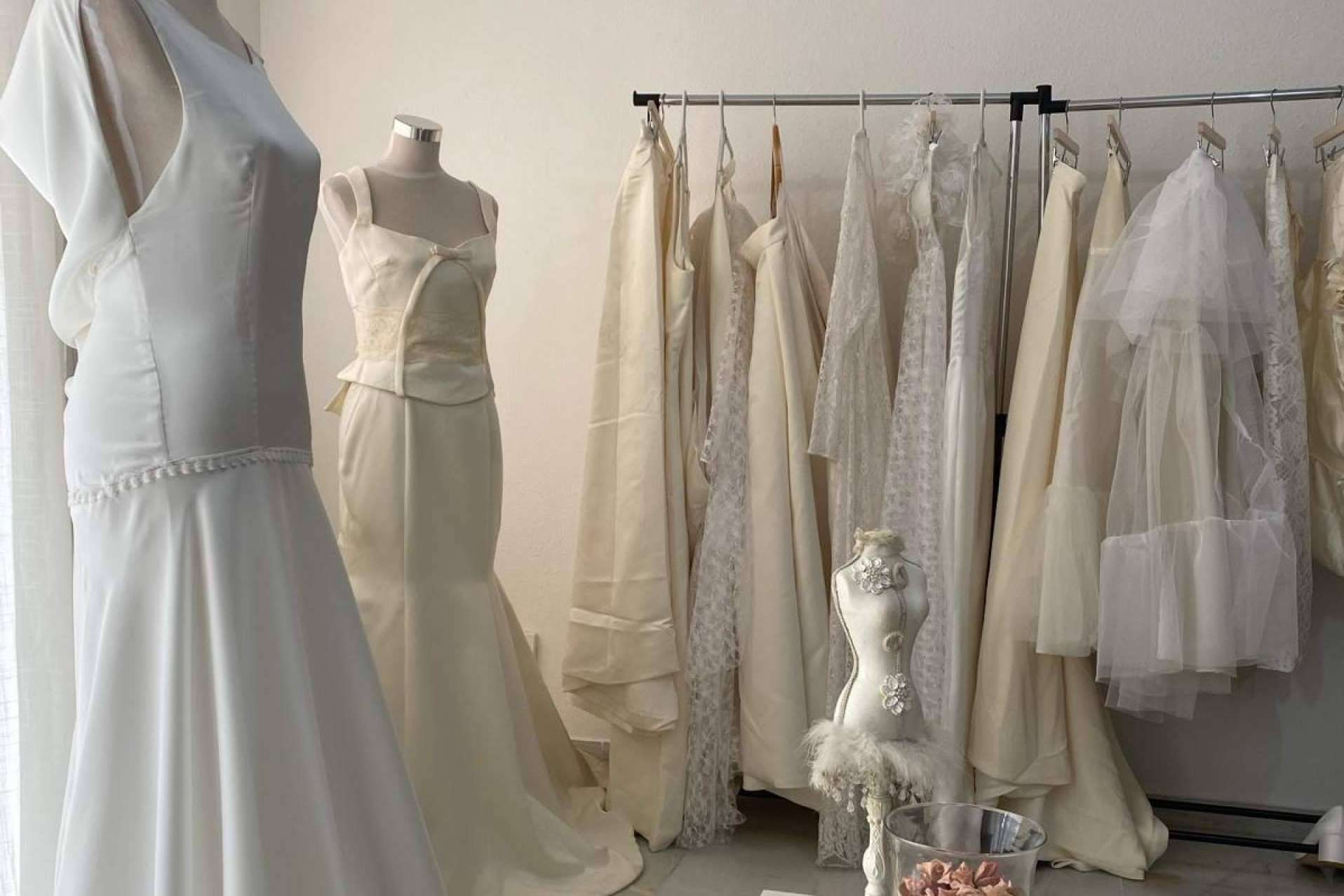 Confección y exclusividad de vestidos de novia en el atelier de Miglionico