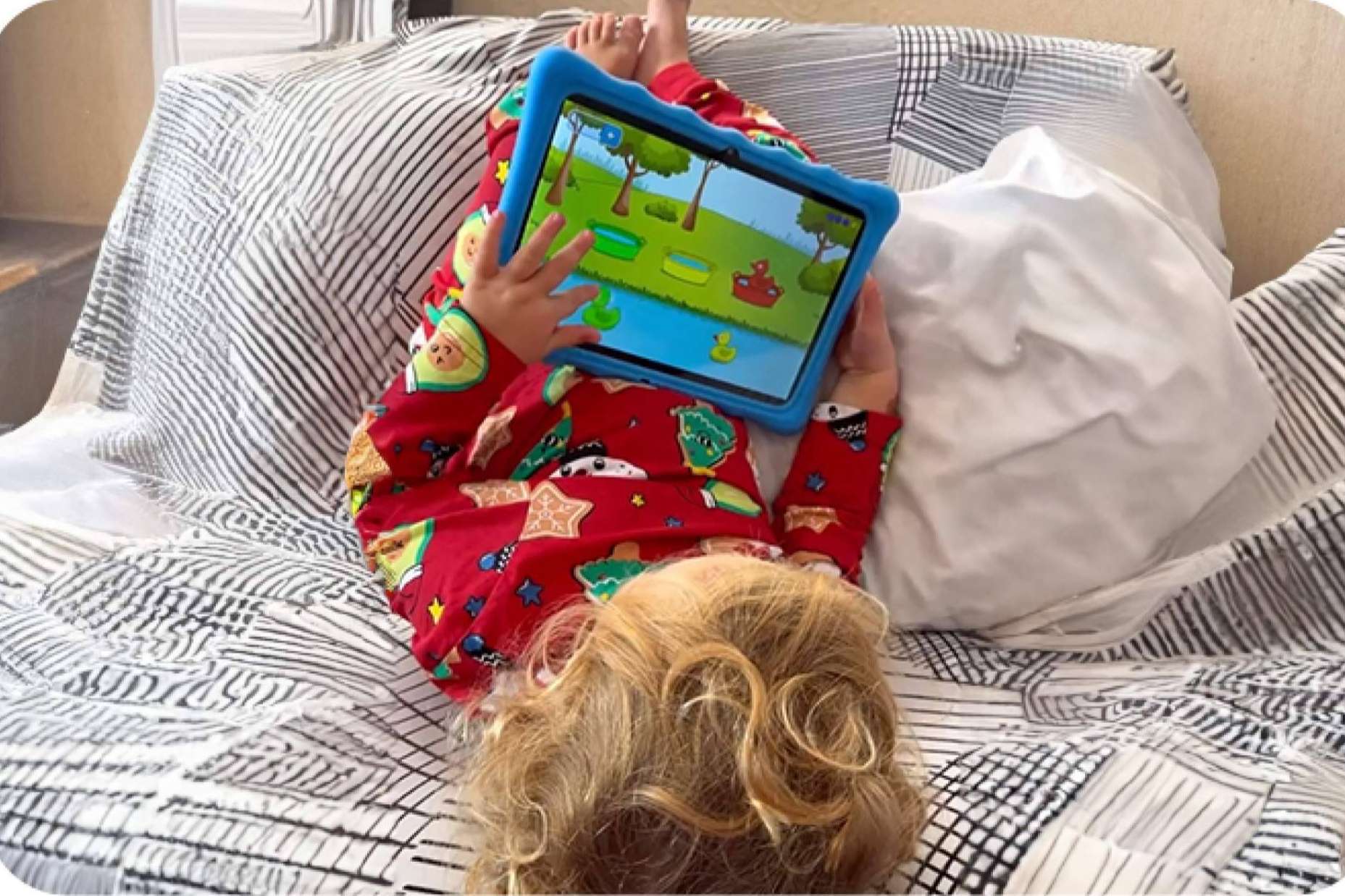 La tablet de SaveFamily ofrece una navegación segura llena de entretenimiento y diversión