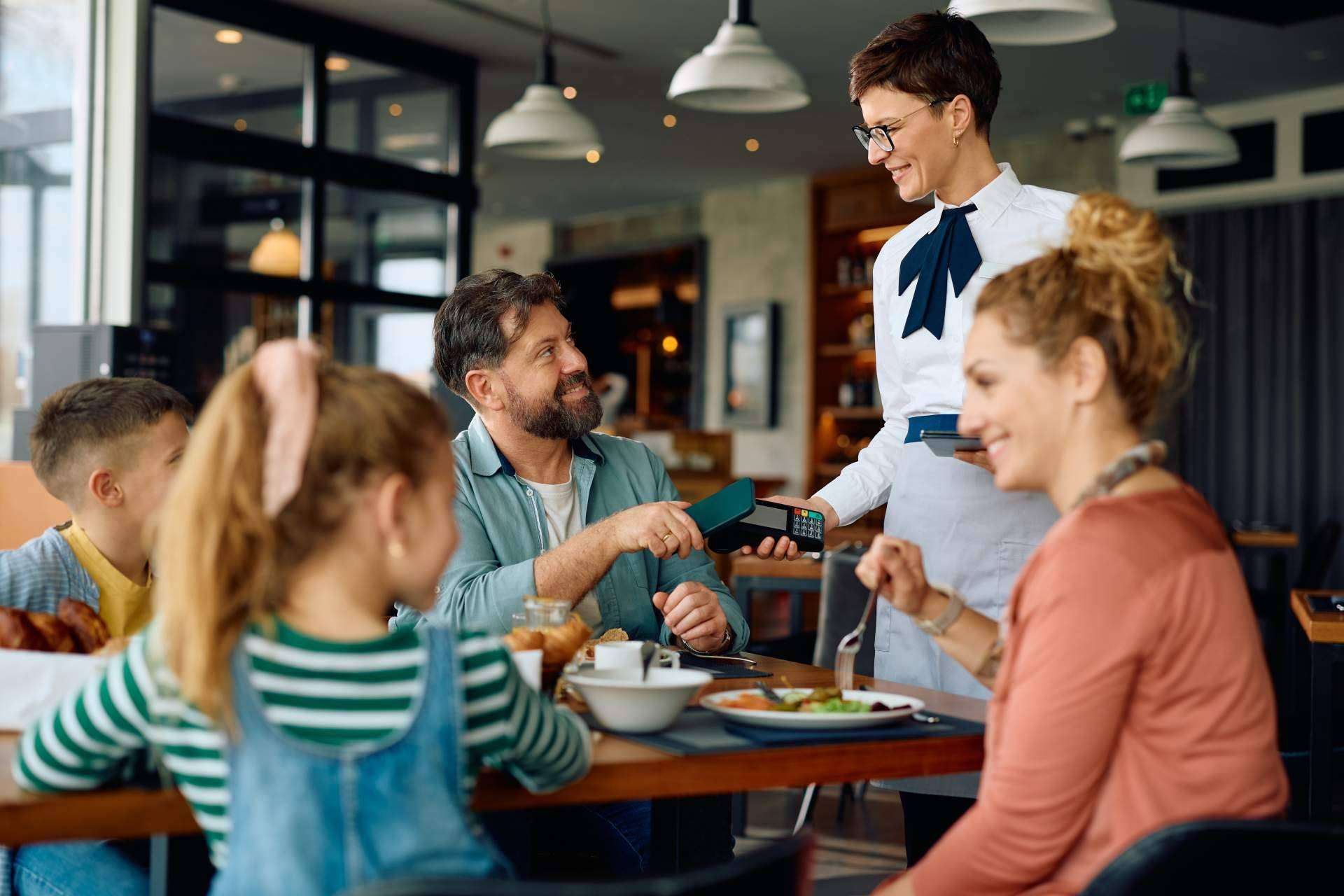 Buscar planes divertidos para el Día de la Madre. Desde un vermú y unas tapas hasta una mañana en el spa