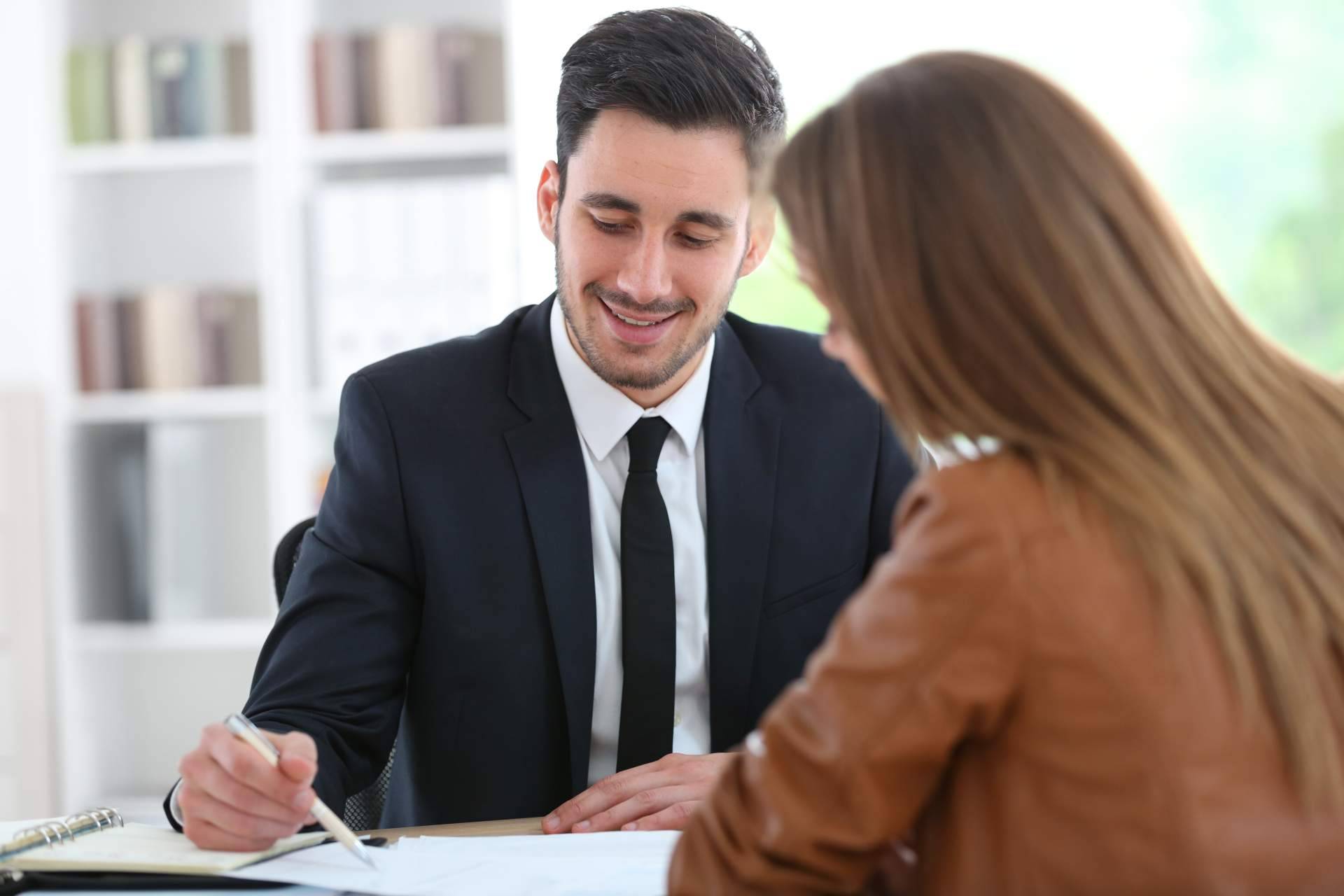 Asesoría legal en transacciones inmobiliarias; protegiendo los intereses en cada paso del camino
