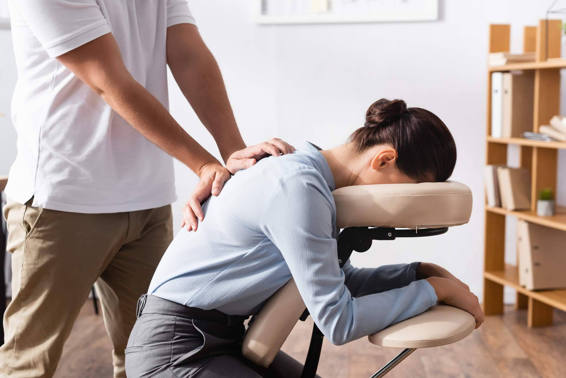 Beneficios del masaje para empresas ofrecido por Quiromasaje Barcelona