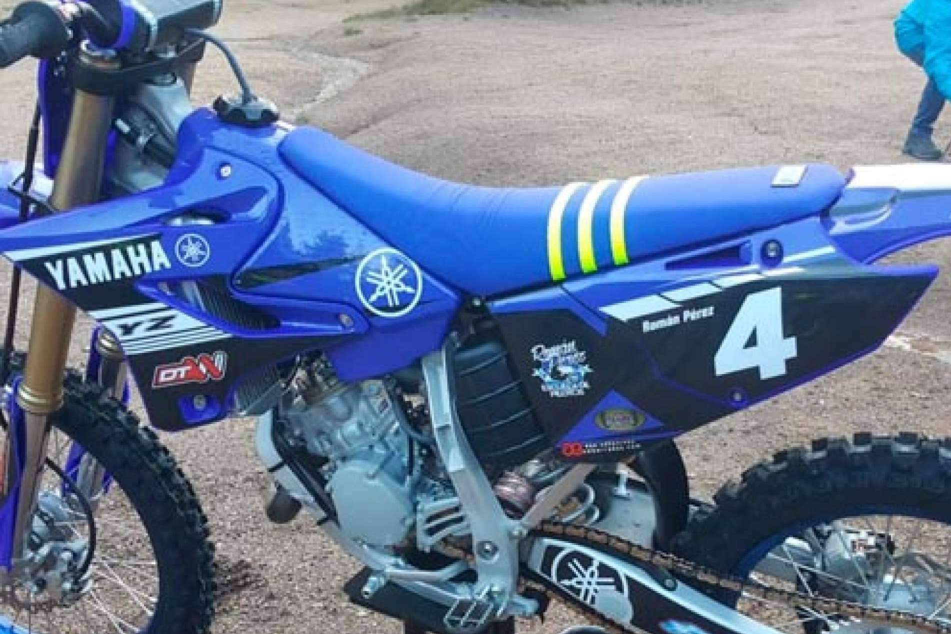 Con ADHESIVOSEMBARRADOS, los pilotos de motocicletas pueden diseñar adhesivos originales