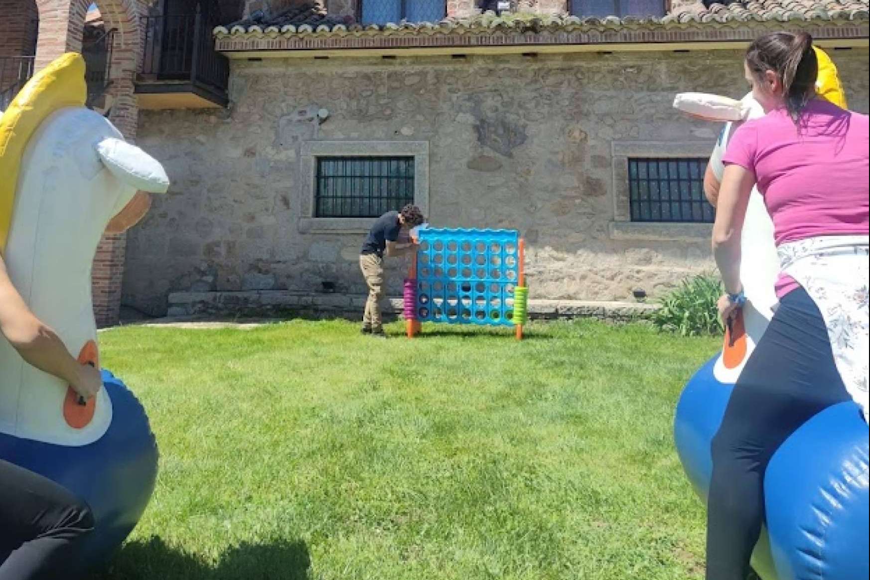 Vivir momentos de aventura y supervivencia con amigos, familiares o compañeros de trabajo con No Name Sport