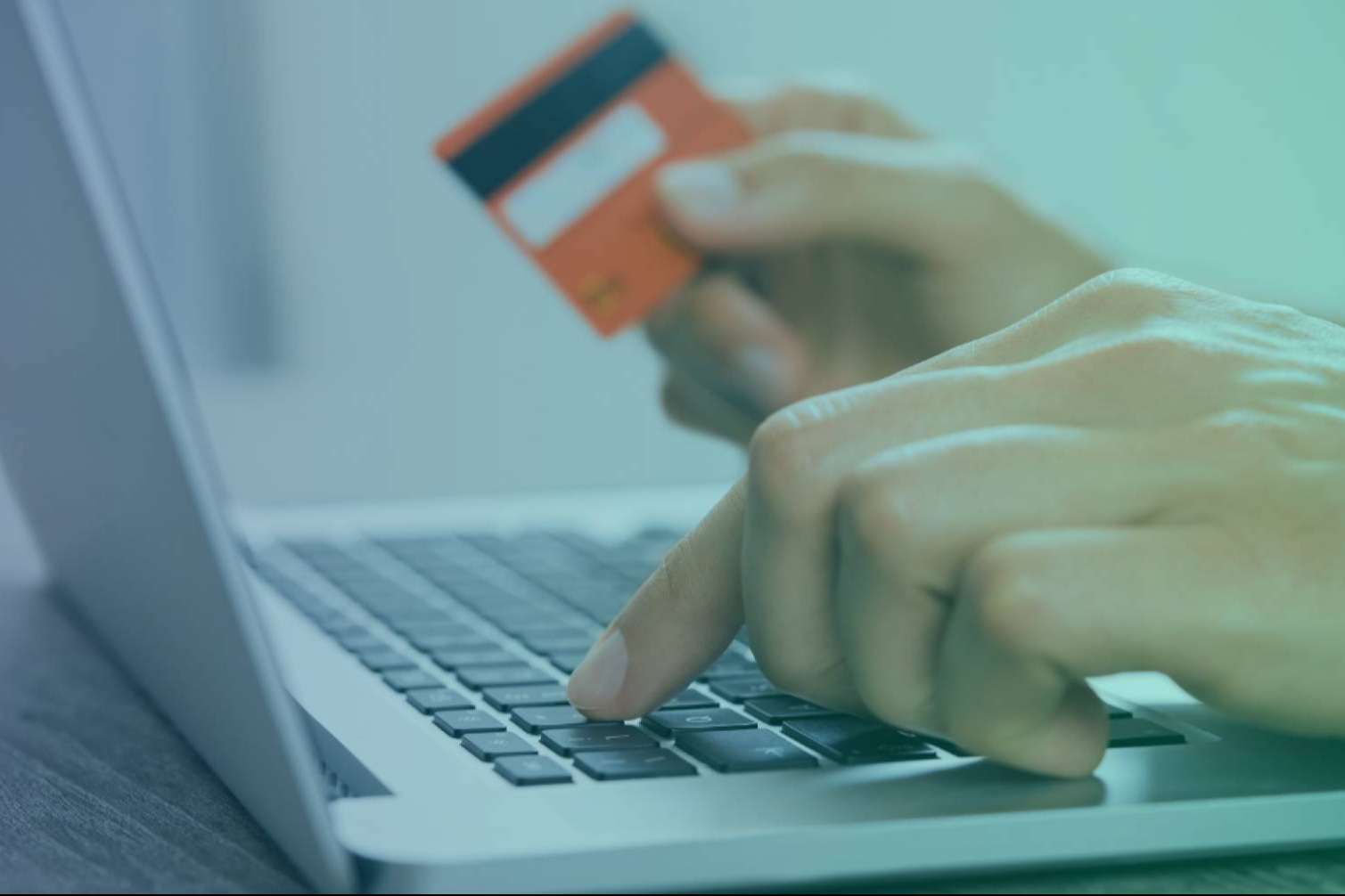 La importancia de las fichas de producto optimizadas en las compras de lujo online