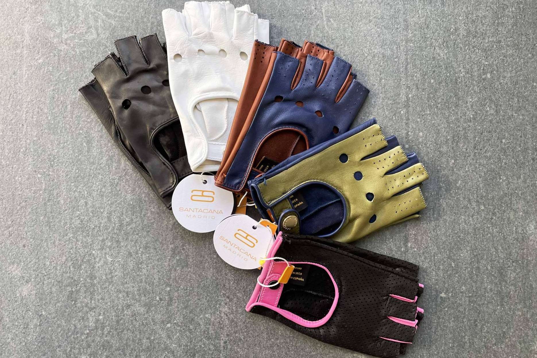 Las ventajas de usar los guantes de piel para conducir de Santacana