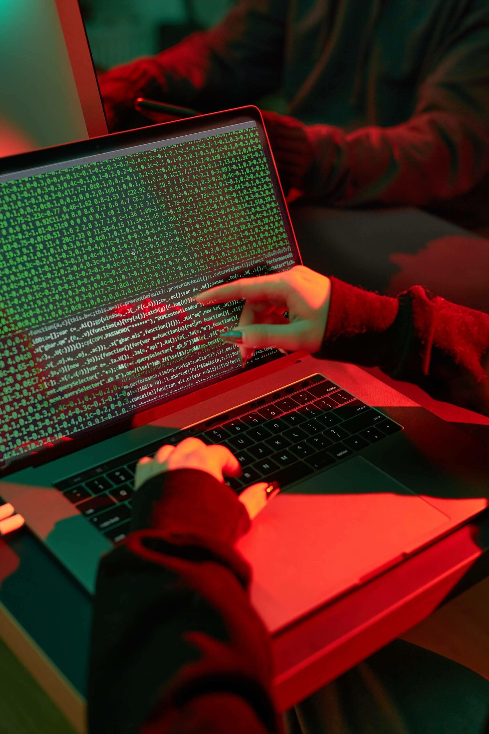 Medidas de seguridad críticas que protegen aplicación web contra exploits, malware y otros ataques basados en la web