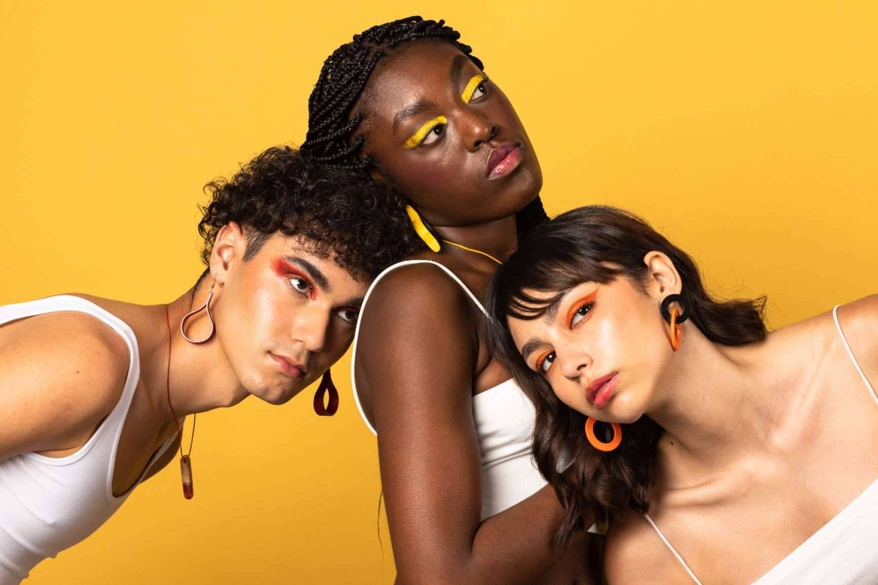 Accesorios de Madera Joyas apuesta por la moda inclusiva con joyería en madera unisex
