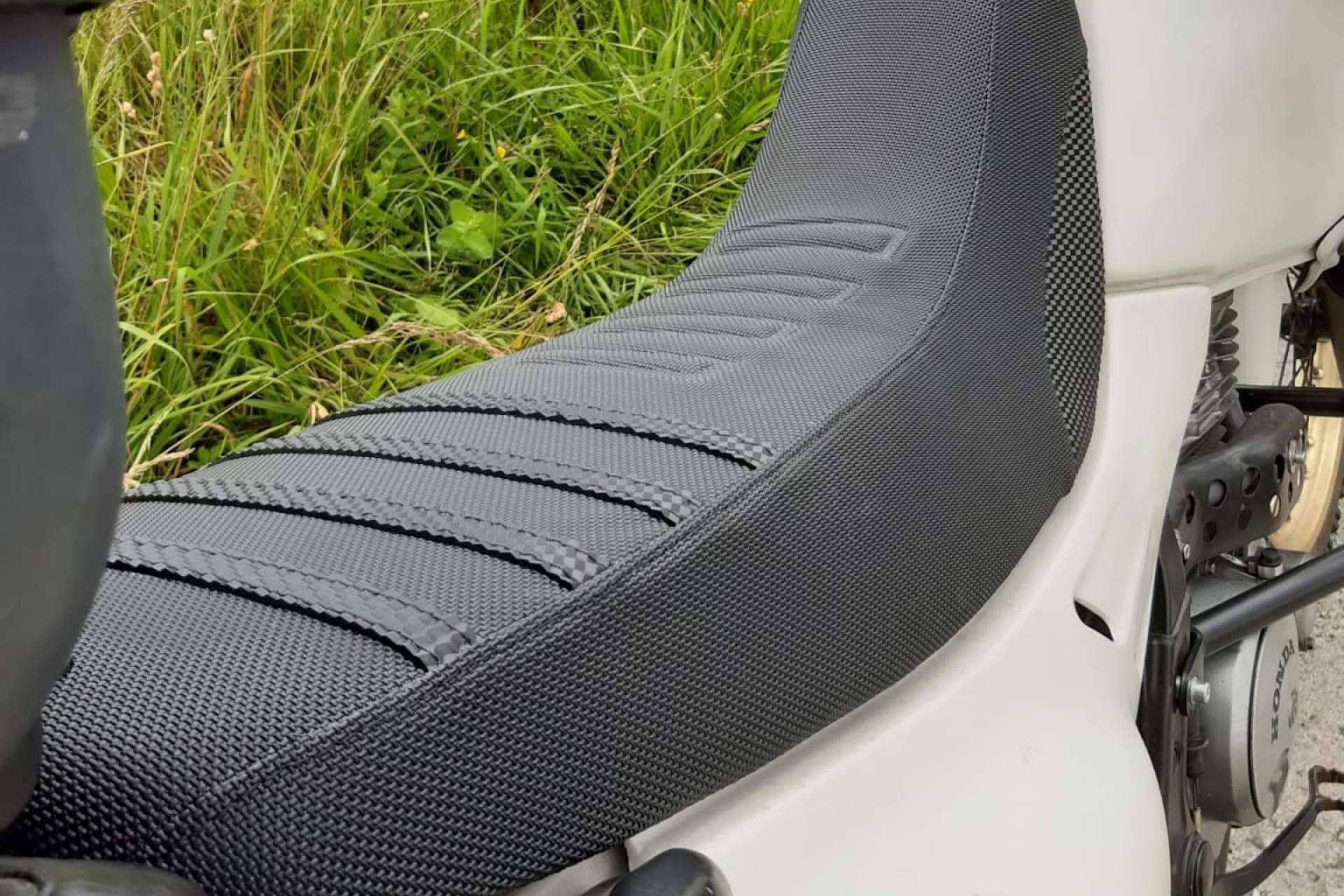 JM-Fundas y su servicio de tapizado de asiento de moto para garantizar viajes cómodos y seguros