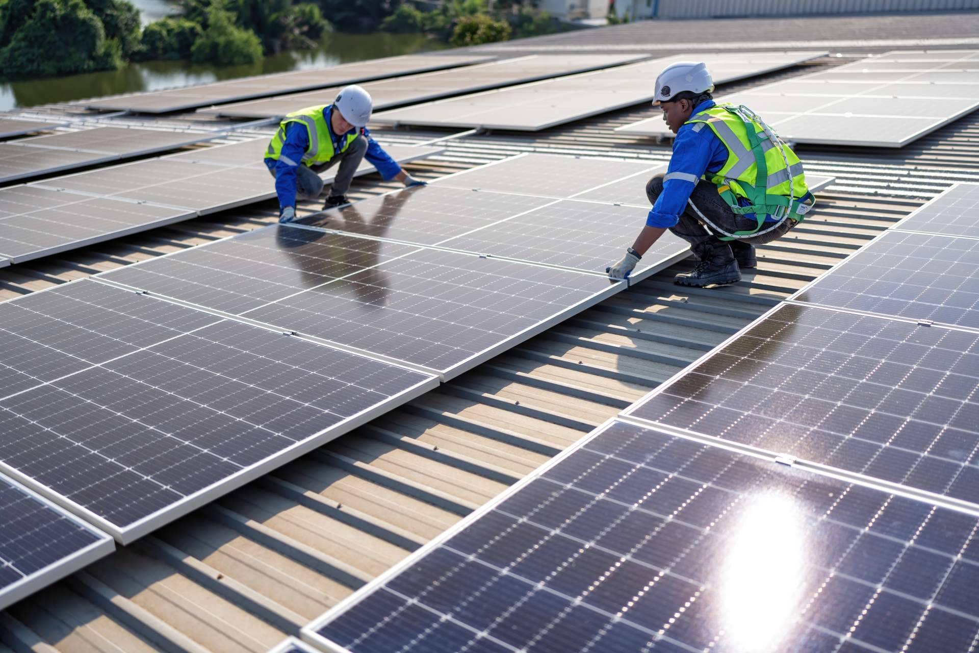 Reducir el impacto ambiental y ahorrar en la factura de luz, con la instalación de placas solares