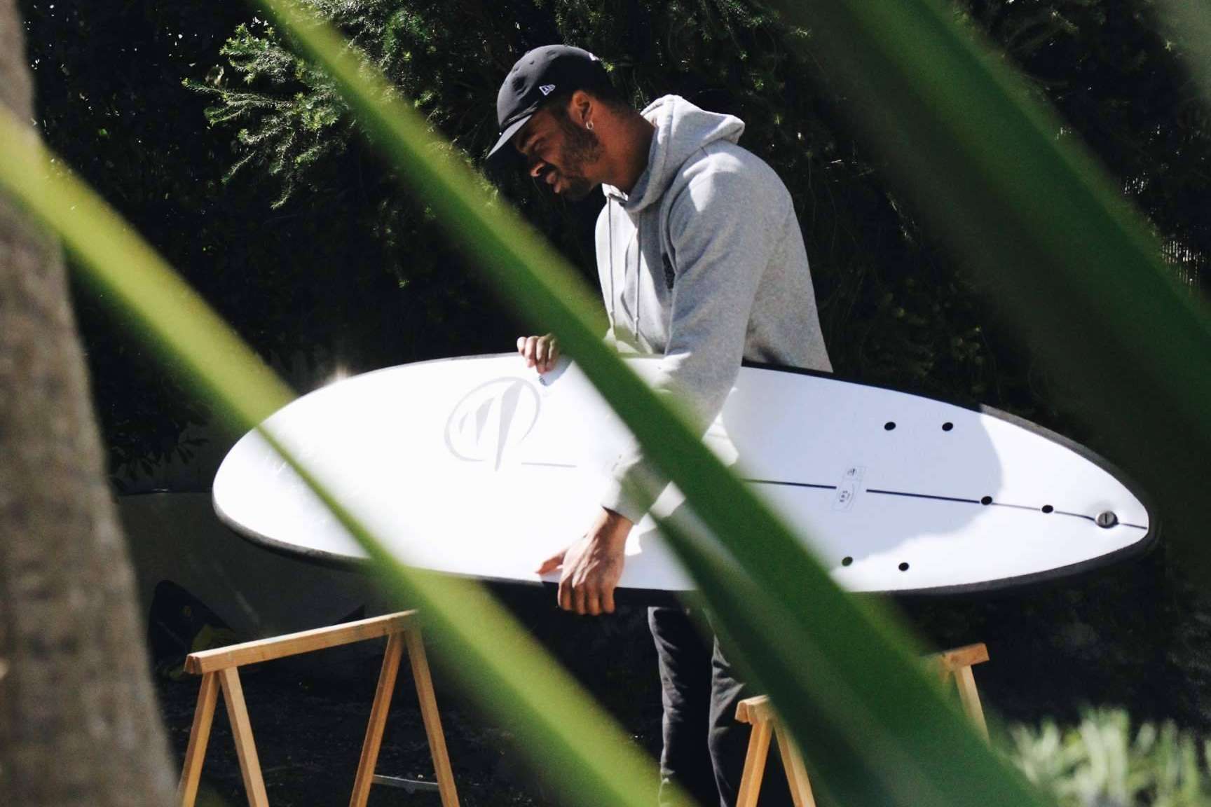 Flysurf, tablas de surf para que los principiantes aprendan a surfear este verano