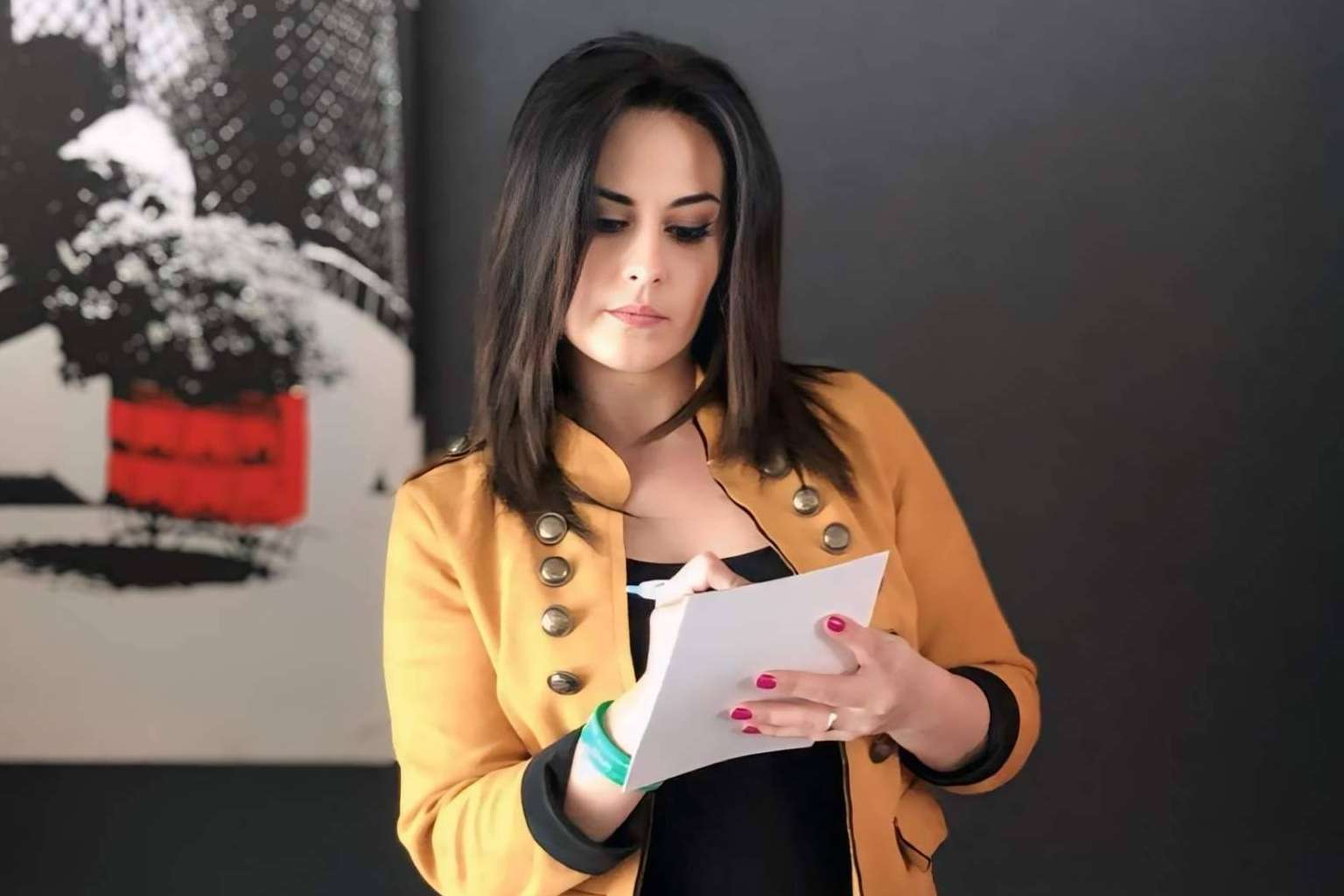 Carmen Lewis, la crisis existencial en la era digital