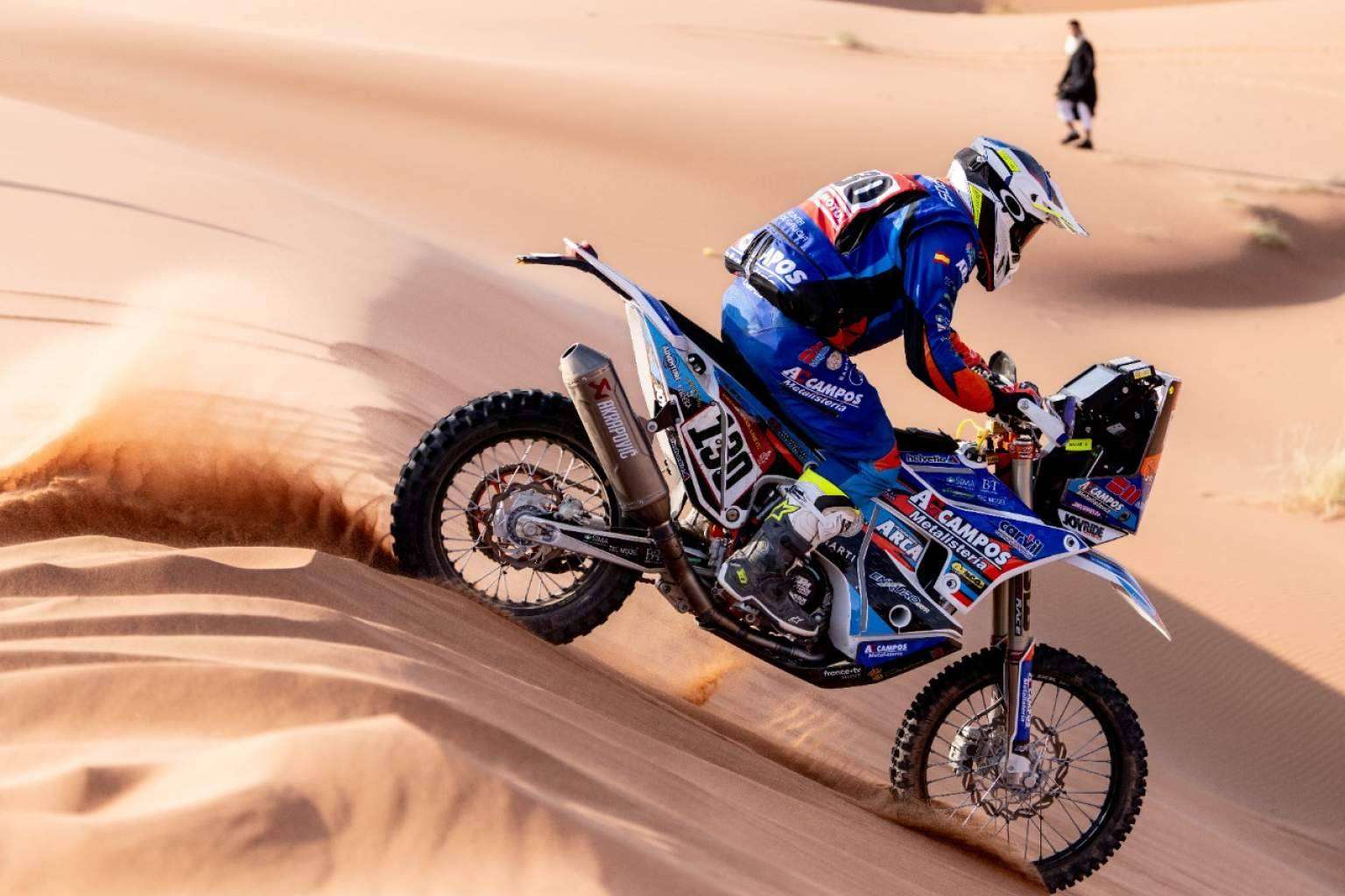 ADHESIVOSEMBARRADOS tiene los plásticos y pegatinas para iniciar la temporada con una moto renovada