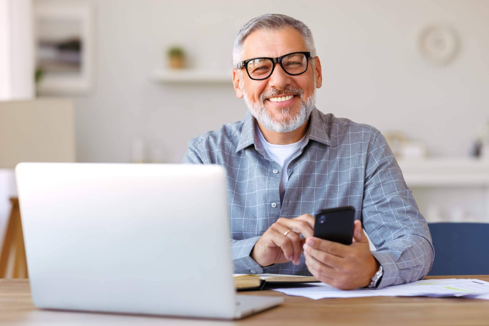 Nuevos talleres gratuitos sobre salud y capacitación digital para personas mayores en Canal Sénior