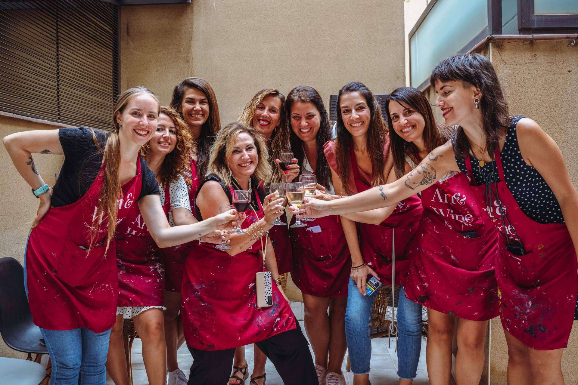 Disfrutar de una fecha especial con clases de pintura y vino en Madrid con Art&Wine