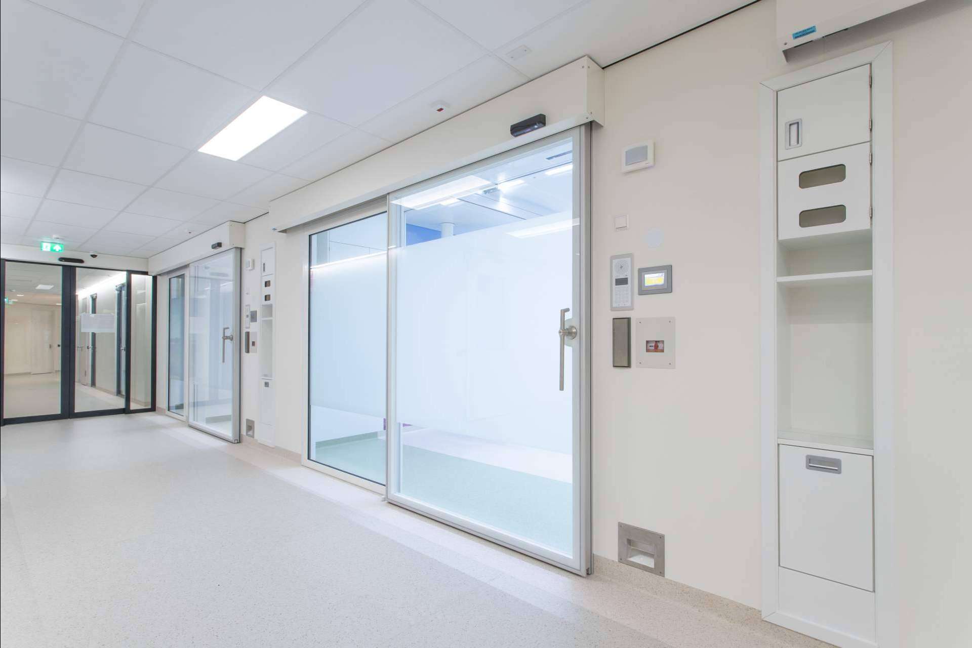 ASSA ABLOY participa en el 41 Seminario de Ingeniería Hospitalaria con sus innovadoras puertas herméticas